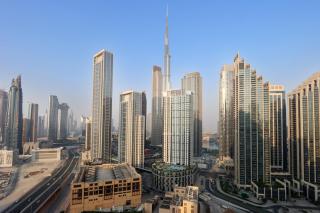 Wake Up to Burj Khalifa Elegant 2BR Retreat - Dubai - 0