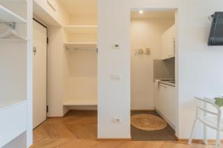 MT Studios by Rent All Como - 5