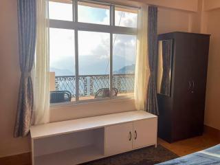 Primrose Apartment - 8