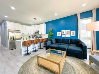 Stylish Cozy 3BR Retreat with Free Parking Near Pilsen Art Center, Douglas Park and University of Illinois Chicago - 8