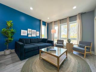 Stylish Cozy 3BR Retreat with Free Parking Near Pilsen Art Center, Douglas Park and University of Illinois Chicago - 5