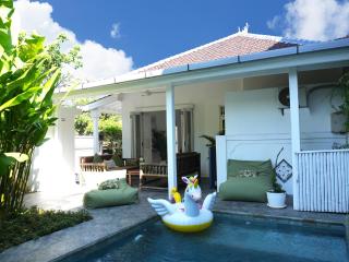 The White House Villa Taeyvela Seminyak - Seminyak - 0
