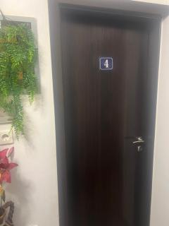 Centrally Located Private Rooms - 6