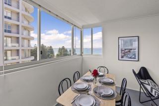 Beachfront Cronulla Getaway with Ocean Views & Spa - 6