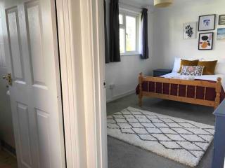 Stylish Room Close to Beaches - Falmouth - 6