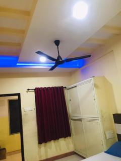 Crown Palace Tourist Home - 2