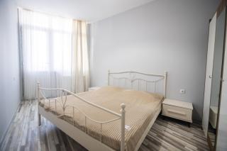 Spacious 2 Bedrooms Apartment steps from Boulevard & Beach - Batumi - 8