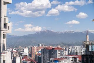 Spacious 2 Bedrooms Apartment steps from Boulevard & Beach - Batumi - 6