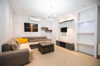Spacious 2 Bedrooms Apartment steps from Boulevard & Beach - Batumi - 4