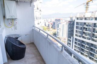 Spacious 2 Bedrooms Apartment steps from Boulevard & Beach - Batumi - 3