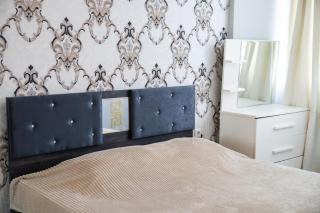 Spacious 2 Bedrooms Apartment steps from Boulevard & Beach - Batumi - 1