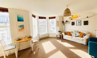 Modern, spacious surf retreat in a prime location - 9