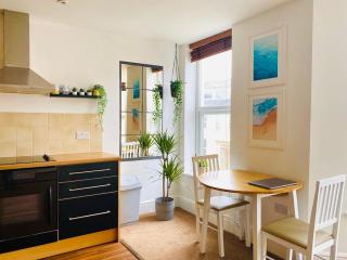 Modern, spacious surf retreat in a prime location - Newquay - 2