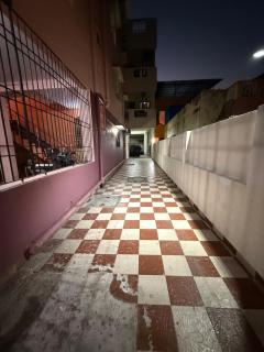Comfy home, 3 bedroom, 2 attached bathroom, large hall, kitchen, first floor, lift, covered car park - Chennai - 8