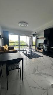 Przytulny Apartament w Sercu Kielc, Comfort Apartment, Taras z piękną panoramą, Targi - 1