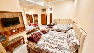 Near Mahakal Temple Hotel P and L ! Ujjain,Near Railway station ,Fully Air conditioned Rooms And Spacious, with Wi-Fi , BEST HOTEL IN UJJAIN - Ujjain - 4