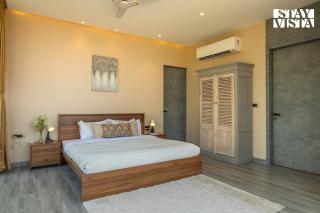 StayVista at Villa Eleve with Bonfire, Pool & Gazebo - Lonavala - 3