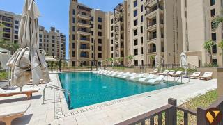 Vogue Madinat Jumeirah Living with Pool View and Balcony - brand new - 3