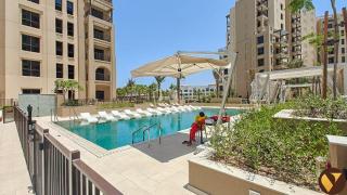 Vogue Madinat Jumeirah Living with Pool View and Balcony - brand new - 5