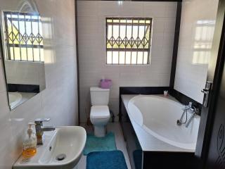 Chic Modern Escape - Lusaka - 7