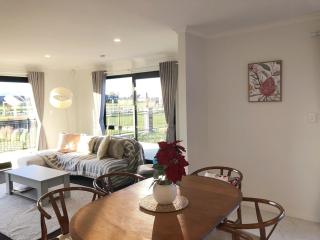 Parkside Retreat Spanking New 5 Bedrooms 3 Baths - 7