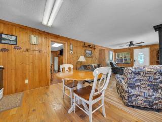 Bear Footin' #1106 - 1