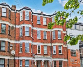 Ground Floor Apartment Sleeps 4, London Zone 2 Close to Central Victoria Line - London - 0