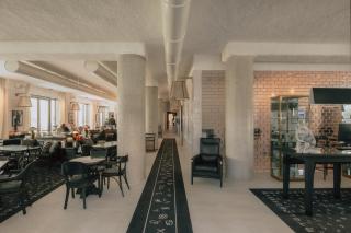 Maison Heler Metz, Curio Collection By Hilton - 1