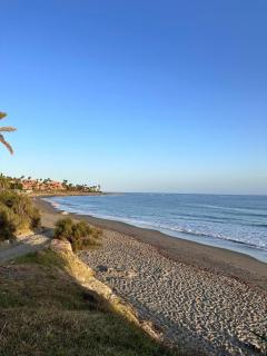 Modern beachfront apartment 2 Bdrm , incredible views - 2