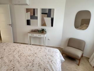 Modern beachfront apartment 2 Bdrm , incredible views - 1