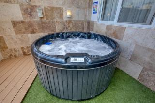 2BR Gozo Escape with Private Tub & Backyard by 360 Estates - Taʼ Abram - 3