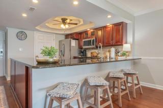 1033 - Shoreline Towers Beachfront Condo Free Beach Setup - Destin - 1