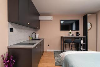 Sapphire Studio Apartment with FREE PRIVATE PARKING - 6