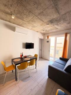 Paceville - 2A - Bright 2BR Apt with Balcony & AC near Night Life - St Julian's - 3