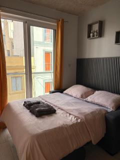 Paceville - 2A - Bright 2BR Apt with Balcony & AC near Night Life - 2