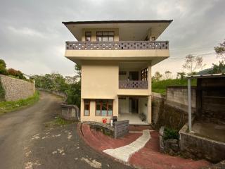 OYO 94582 Villa Beringin Puncak - Bogor - 0