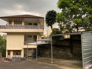 OYO 94582 Villa Beringin Puncak - Bogor - 8