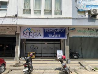 OYO 94512 Mega Inn Guest House - Tegal - 9