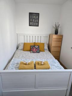 Modern two bedroom house - - 9