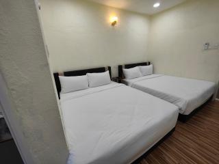 Reds Roomstay Pantai Penarik 1 - - 2