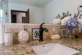 5 mins from Universal with Heated Pool, Spa, Golf & Pong - Los Angeles - 4