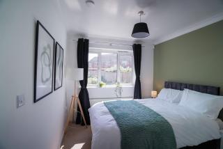 Spacious 5 Bedrooms Sleeps 9 3 Bath and Parking Ideal for Contractors - 8