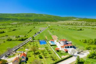 5-Bed Villa with Pool, Jacuzzi & Padel Court - Drniš - 8