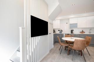 Luxury 3 Bedroom Flat 5 min to tube station - London - 4