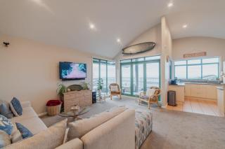 Elevated Ocean View Oasis - 3BR 2 Bath Parking - Christchurch - 0