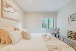 Elevated Ocean View Oasis - 3BR 2 Bath Parking - Christchurch - 8