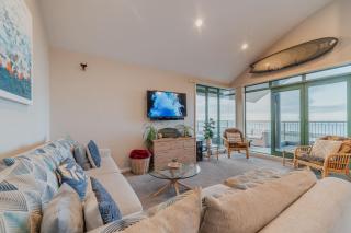 Elevated Ocean View Oasis - 3BR 2 Bath Parking - Christchurch - 1