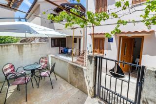 Traumhaftes Studio nur 100 Meter zum Strand inmitten der romantischen Altstadt - Baška - 0