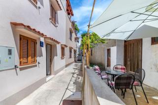 Traumhaftes Studio nur 100 Meter zum Strand inmitten der romantischen Altstadt - Baška - 4