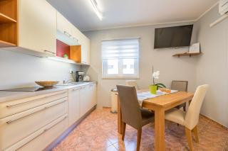 Malerisches Apartment nur 500 Meter zum langen Strand mit Privatparkplatz, Balkon - Baška - 3
